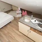 Matanovi Dvori アパート マカルスカ