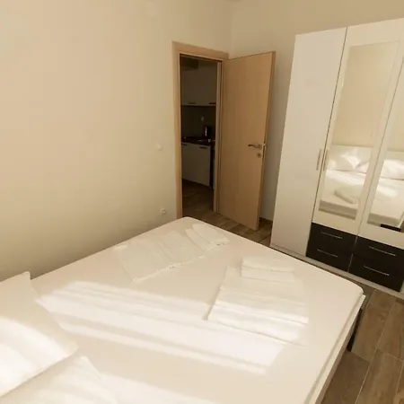 Matanovi Dvori * Makarska