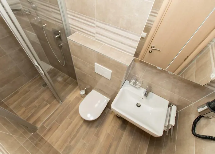 Matanovi Dvori * Макарська