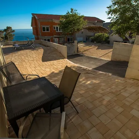 Matanovi Dvori Makarska